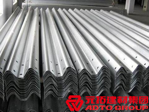 高速公路波形護欄板的防撞功能分析