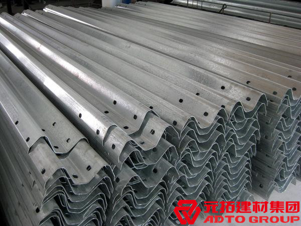 貴州盤山公路波形護欄板批發(fā)去哪里？