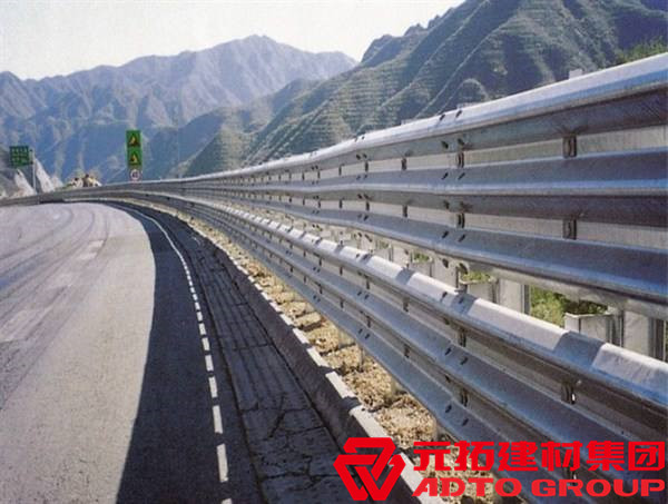 貴州高速公路護欄板多少錢一公里？