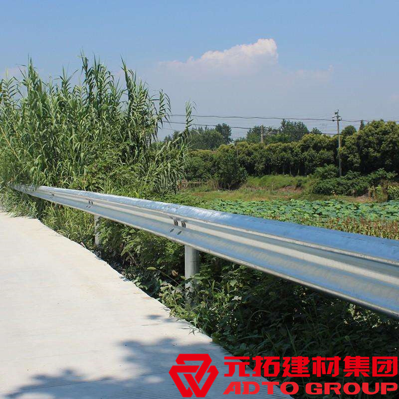 波形護(hù)欄板安裝方式