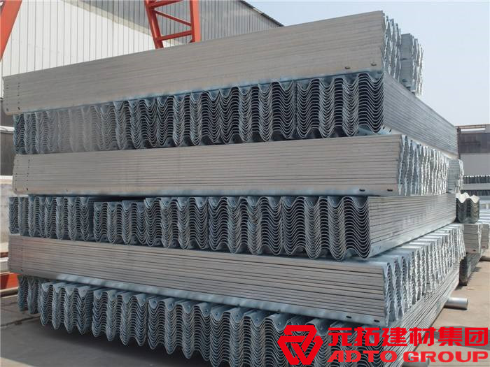 山東波形護(hù)欄板單價(jià)貴不貴？