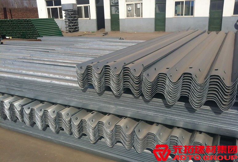 冠縣熱鍍鋅波形護(hù)欄板廠家哪家好？