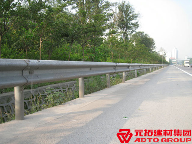 江蘇防撞護欄板廠家怎么選擇？