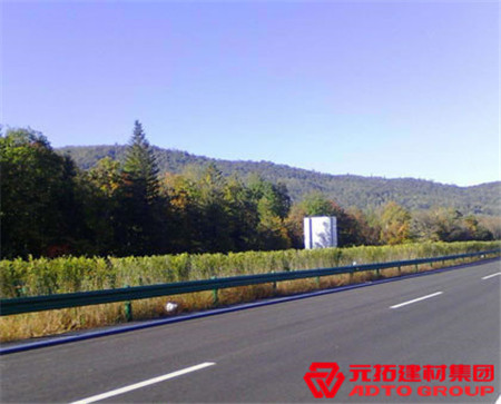 貴州高速公路護(hù)欄板廠家哪家好?