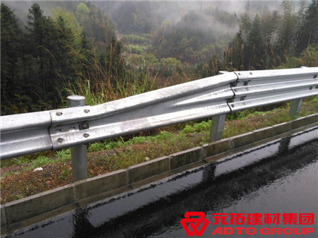 貴陽高速公路護(hù)欄板在高速公路上起什么作用？