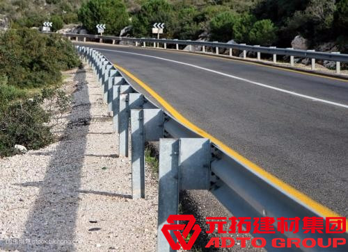 云南高速公路護(hù)欄板生產(chǎn)廠(chǎng)家