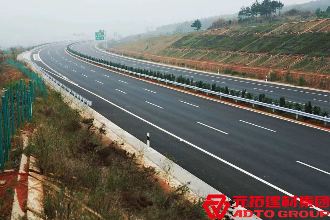 湖南高速公路防撞護欄板廠在哪里，能批發(fā)嗎？