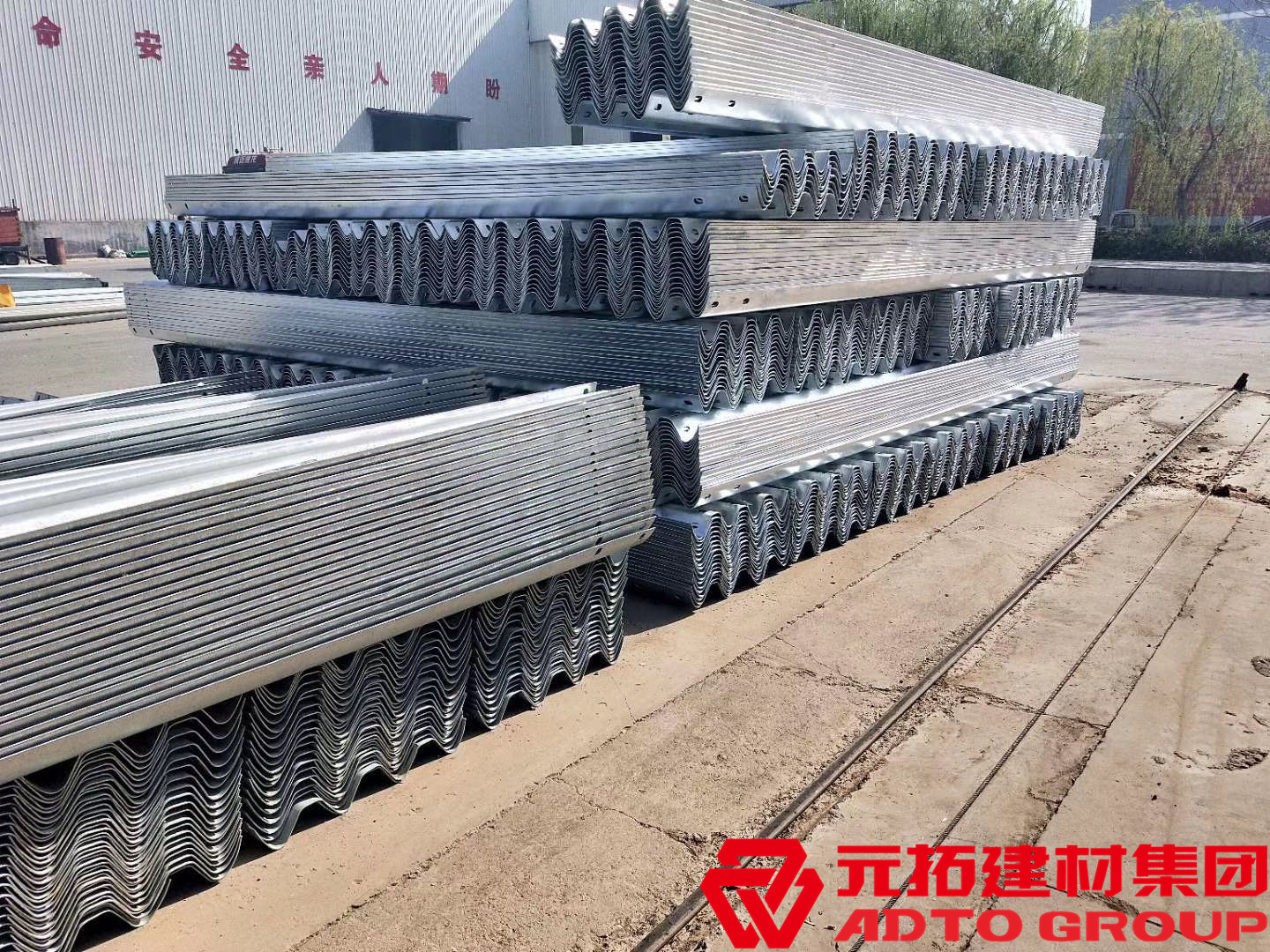 高速公路護(hù)欄板施工步驟