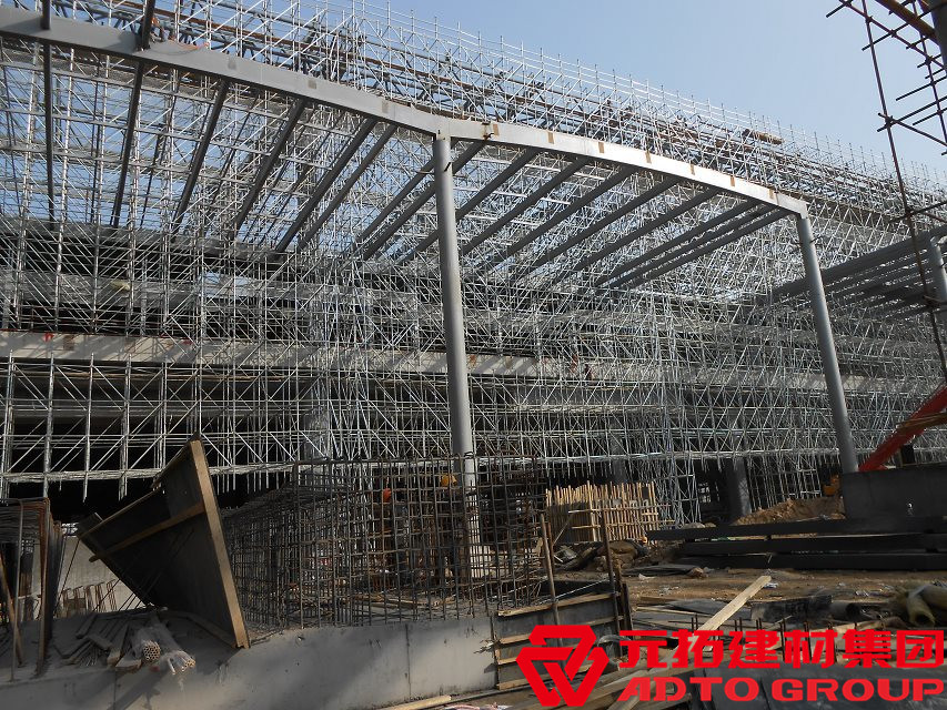 盤(pán)扣式腳手架安全爬梯如何搭設(shè)?