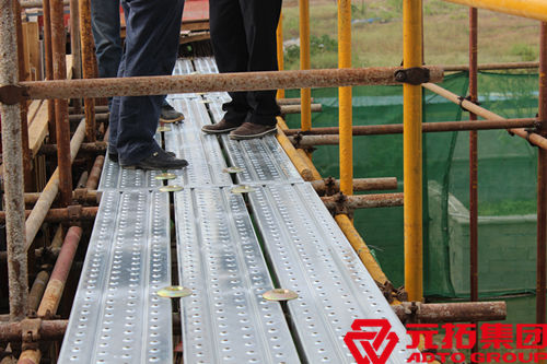 鋼跳板與竹跳板、鋼笆片性能對比