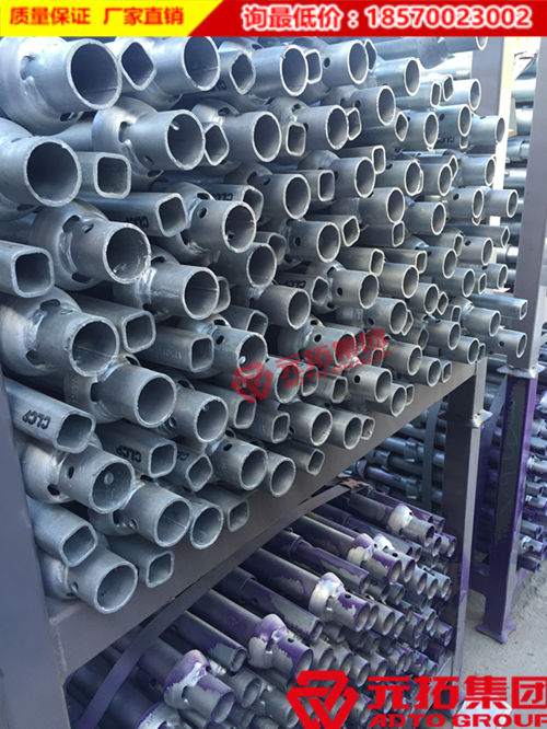 　　碗扣腳手架在建筑行業(yè)中起到了很重要的作用，它本身有很重要的功能。主要由立桿、橫桿、斜拉和限位銷組成，在滿堂腳手架當(dāng)中使用多。碗扣式腳手架在國內(nèi)使用時(shí)間較長，大多數(shù)施工商對這種腳手架產(chǎn)品也是比較了解，在購買產(chǎn)品時(shí)，想了解的還是價(jià)格問題。南京碗扣式腳手架批發(fā)價(jià)格哪家便宜呢？