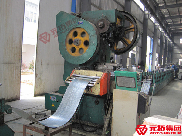 元拓?zé)徨冧\鋼跳板工廠作業(yè)圖