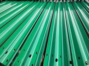 圖片 鄉(xiāng)村公路護欄板