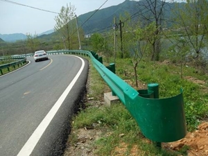 圖片 波形梁鋼護欄